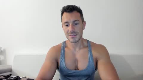 Snapshot of roberto4ever chatting on 07-14-26, 04:39 roberto4ever online show from 07-14-26, 04:39