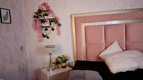 robin D online show from 12-18-25, 12:11