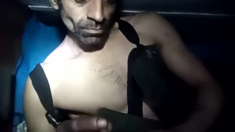 Snapshot of robincom23 chatting on 12-18-25, 04:29 R online show from 12-18-25, 04:29