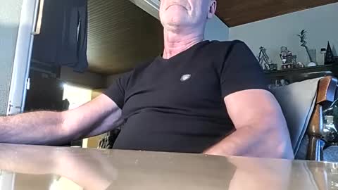 robke1966 online show from 12-31-24, 08:04