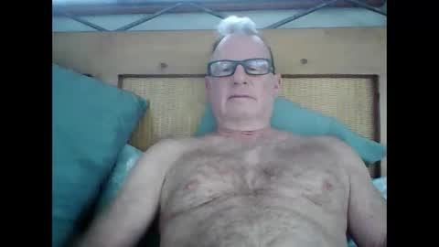 robo0000 online show from 12-01-25, 04:23