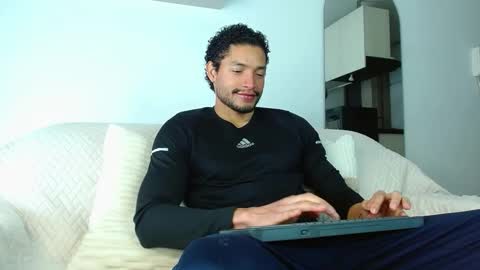 Snapshot of roby_millerr chatting on 10-10-25, 02:16 roby_millerr online show from 10-10-25, 02:16