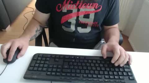 Snapshot of robzombi chatting on 09-11-25, 04:40 Rockbart online show from 09-11-25, 04:40