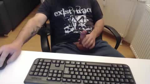 Snapshot of robzombi chatting on 11-20-25, 04:07 Rockbart online show from 11-20-25, 04:07