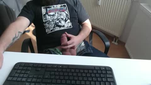 Snapshot of robzombi chatting on 05-13-26, 03:20 Rockbart online show from 05-13-26, 03:20