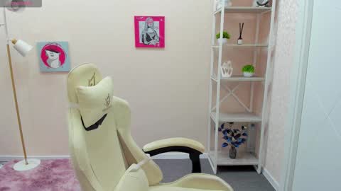 Snapshot of rockett_bunny chatting on 10-13-25, 01:05 Rockett online show from 10-13-25, 01:05