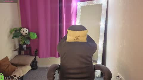 Snapshot of rockett_bunny chatting on 06-29-26, 01:01 Rockett online show from 06-29-26, 01:01