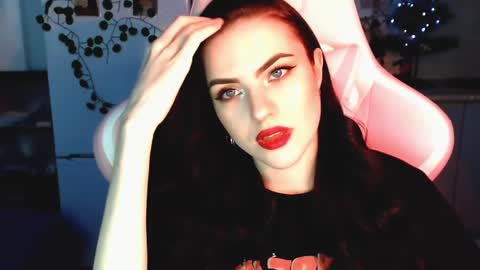 Sophie  online show from 12-19-24, 10:24