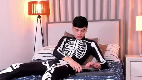 Snapshot of rockywood20cm chatting on 10-31-25, 03:35 RockyWood20CM online show from 10-31-25, 03:35