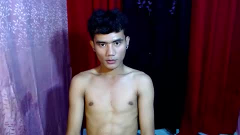 Snapshot of roianboyyy chatting on 05-19-26, 02:23 roianboyyy online show from 05-19-26, 02:23