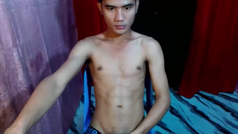 Snapshot of roianboyyy chatting on 05-23-26, 02:43 roianboyyy online show from 05-23-26, 02:43