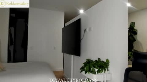 Valery Roldans online show from 11-06-25, 02:45