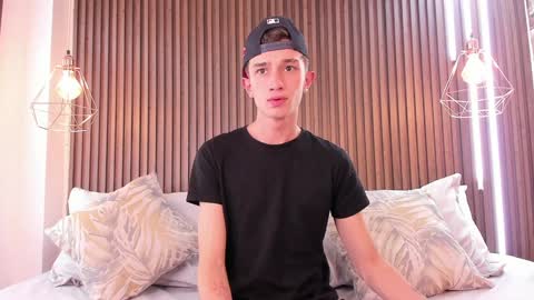 Snapshot of rolito18_ chatting on 02-07-25, 03:45 twink juli online show from 02-07-25, 03:45