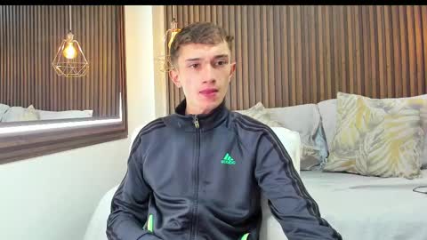Snapshot of rolito18_ chatting on 02-23-25, 03:29 twink juli online show from 02-23-25, 03:29