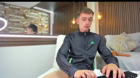Snapshot of rolito18_ chatting on 02-23-25, 09:37 twink juli online show from 02-23-25, 09:37