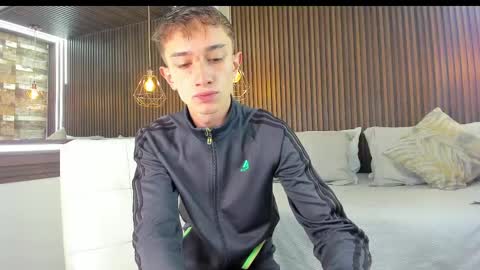 Snapshot of rolito18_ chatting on 02-24-25, 12:59 twink juli online show from 02-24-25, 12:59