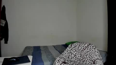 Snapshot of rolling_05 chatting on 02-08-26, 01:31 rolling_05 online show from 02-08-26, 01:31