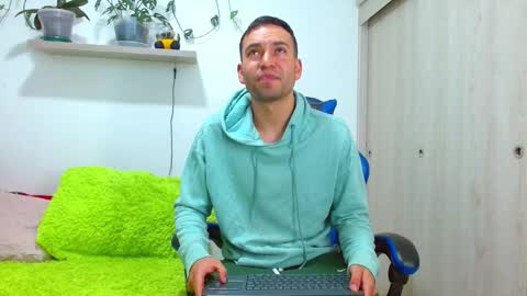 rolos_hot32 online show from 01-08-26, 02:41