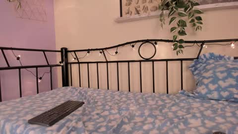 Snapshot of romaat chatting on 02-23-25, 09:48 Catalina online show from 02-23-25, 09:48