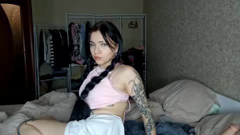 Snapshot of romeliahastert chatting on 11-13-25, 10:47 Anica online show from 11-13-25, 10:47