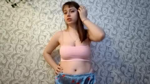 Snapshot of romeliamimozo chatting on 12-19-25, 12:01 Alya online show from 12-19-25, 12:01