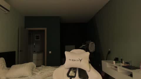 Romeo online show from 02-10-25, 02:37