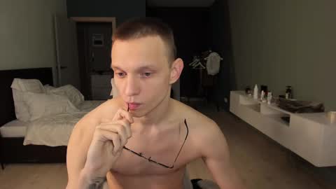 Romeo online show from 02-28-25, 01:15