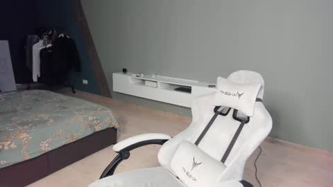 Romeo online show from 03-11-25, 05:38