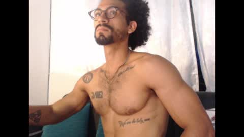 Snapshot of romeocolin_ chatting on 03-18-26, 08:50 R O M E O online show from 03-18-26, 08:50