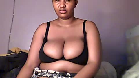 Snapshot of romina_26 chatting on 06-13-26, 11:24 Romina 26 online show from 06-13-26, 11:24