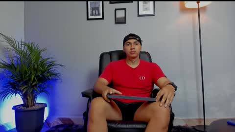 Snapshot of ronnie_canford chatting on 01-15-26, 05:27 RonnieCanford online show from 01-15-26, 05:27