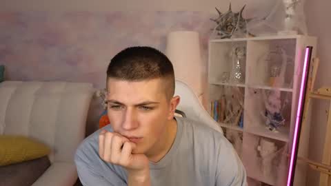 Snapshot of rony_winston chatting on 12-05-24, 01:38 Rony online show from 12-05-24, 01:38