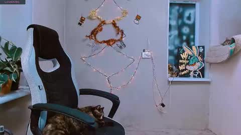 rosa843850 online show from 12-19-25, 08:27