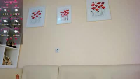 Snapshot of rosa_mariposa_ chatting on 01-15-25, 10:02 Rosa online show from 01-15-25, 10:02