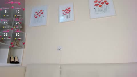 Snapshot of rosa_mariposa_ chatting on 03-04-25, 09:00 Rosa online show from 03-04-25, 09:00