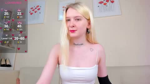Snapshot of rosa_mariposa_ chatting on 03-11-25, 05:13 Rosa online show from 03-11-25, 05:13