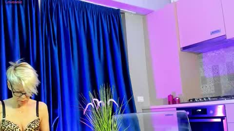 Rose online show from 10-06-25, 04:32