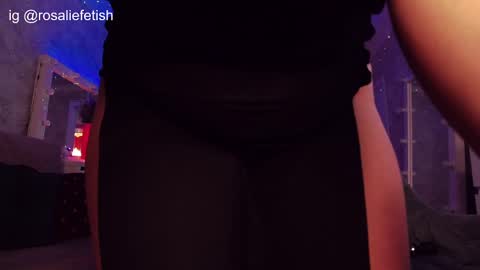 Snapshot of rosaliefetish chatting on 12-03-24, 06:49 Rosalie online show from 12-03-24, 06:49