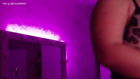 Snapshot of rosaliefetish chatting on 01-22-25, 01:53 Rosalie online show from 01-22-25, 01:53