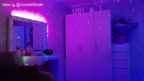 Snapshot of rosaliefetish chatting on 01-22-25, 05:06 Rosalie online show from 01-22-25, 05:06