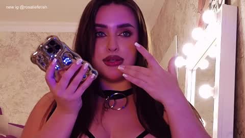 Snapshot of rosaliefetish chatting on 01-22-25, 08:06 Rosalie online show from 01-22-25, 08:06