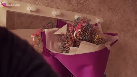 Snapshot of rosaliefetish chatting on 02-24-25, 04:27 Rosalie online show from 02-24-25, 04:27