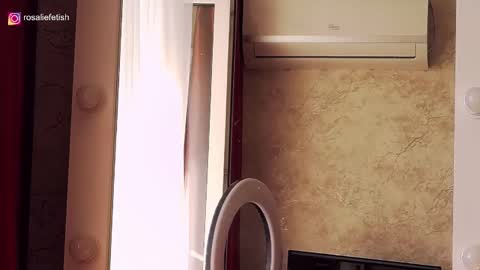 Snapshot of rosaliefetish chatting on 09-17-25, 05:20 Rosalie online show from 09-17-25, 05:20