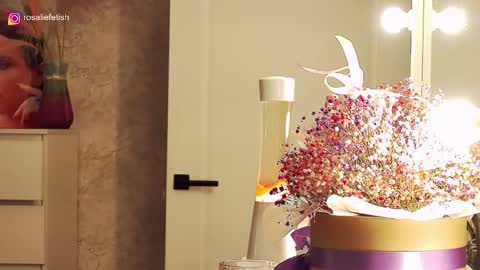 Snapshot of rosaliefetish chatting on 12-14-25, 05:35 Rosalie online show from 12-14-25, 05:35