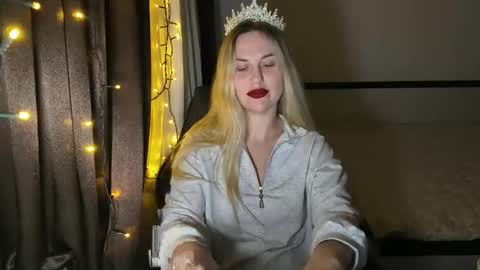 Snapshot of rosaliiiiii chatting on 10-25-25, 04:02 Rosali online show from 10-25-25, 04:02