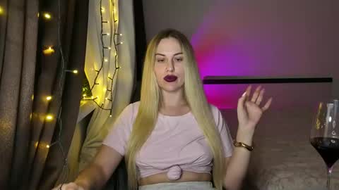 Snapshot of rosaliiiiii chatting on 11-04-25, 03:22 Rosali online show from 11-04-25, 03:22