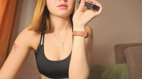 Snapshot of rosalina0230 chatting on 05-18-26, 04:40 rosalina online show from 05-18-26, 04:40