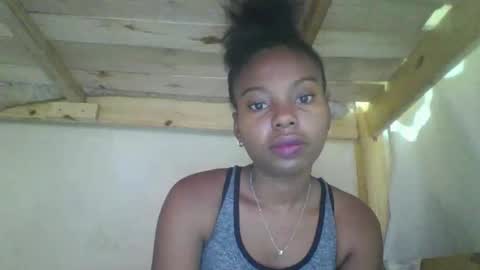 Snapshot of rosalinda933 chatting on 03-01-26, 01:40 Rosalinda online show from 03-01-26, 01:40