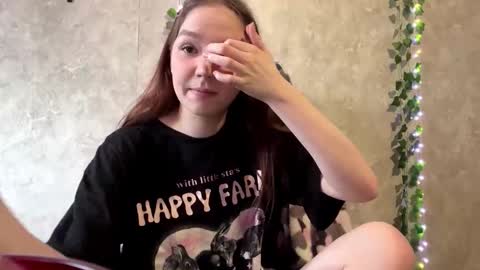 Snapshot of rosannafridley chatting on 02-16-26, 09:05 Rose online show from 02-16-26, 09:05