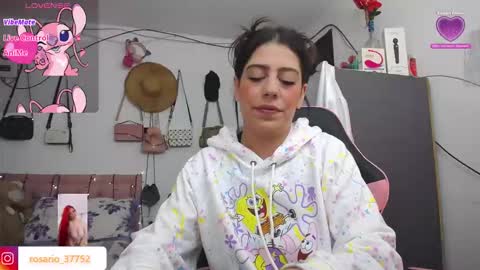 Snapshot of rosario_1996 chatting on 10-17-25, 07:00 rosario_1996 online show from 10-17-25, 07:00